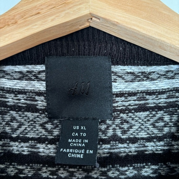 H&M men’s sweater - Picture 2 of 3